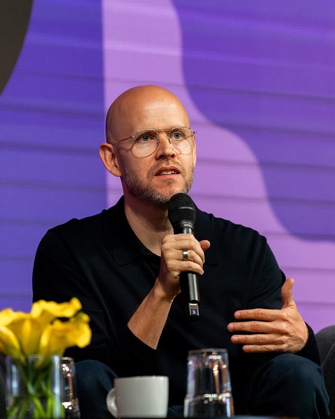 Daniel Ek, fondateur et PDG de Spotify, lors de l'évènement Spotify Open House 2025. Il y a annoncé que la plateforme a franchi le cap des 100 millions d’abonnés payants en Europe.