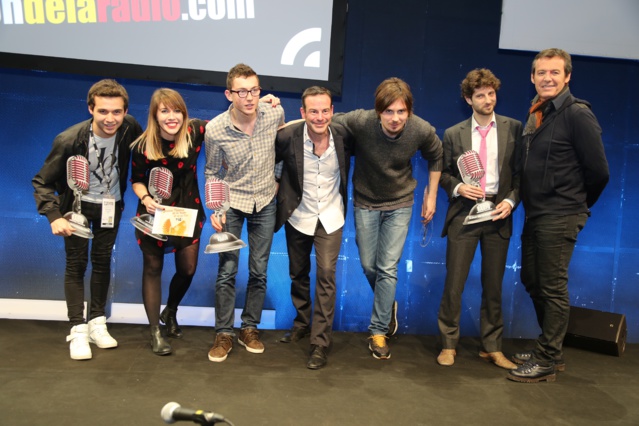Les gagnants 2016 des Jeunes Talents avec Rémi Castillo et Jean-Luc Reichmann © Serge Surpin pour le Salon de la Radio Les gagnants 2016 des Jeunes Talents avec Rémi Castillo et Jean-Luc Reichmann © Serge Surpin pour le Salon de la Radio