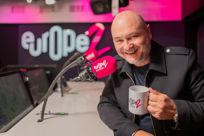 Le gros pari de Cauet : remonter les audiences catastrophiques d'Europe 2 après l'échec de Castaldi. © Europe 2.