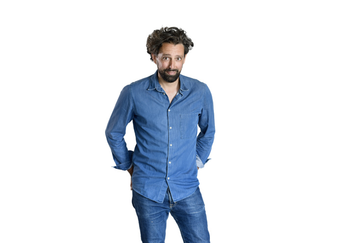 Dès la rentrée, François Saltiel présentera une émission hebdomadaire pour décortiquer les récits médiatiques et comprendre les ressorts de l’information à l’ère du numérique. Crédits : Christophe Abramowitz – Radio France