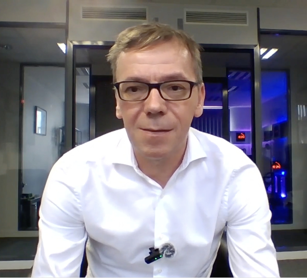 Anthony Bourdain : “L’IA est un super assistant, pas un voleur d’emplois”