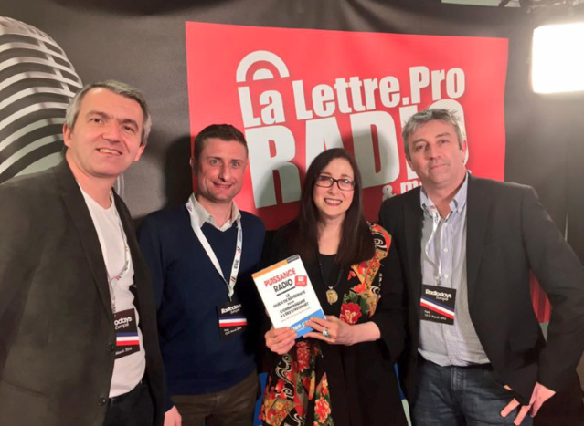 Valerie Geller entouré d'une partie de l'équipe de La Lettre Pro de la Radio aux Radiodays Europe Valerie Geller entouré d'une partie de l'équipe de La Lettre Pro de la Radio aux Radiodays Europe