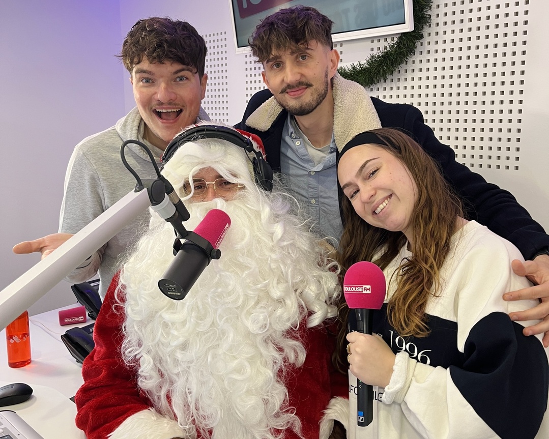 Le Père Noël sera en direct des studios de Toulouse FM, entouré de l'équipe d'antenne. Une émission spéciale diffusée ce 24 décembre de 18h à 20h.