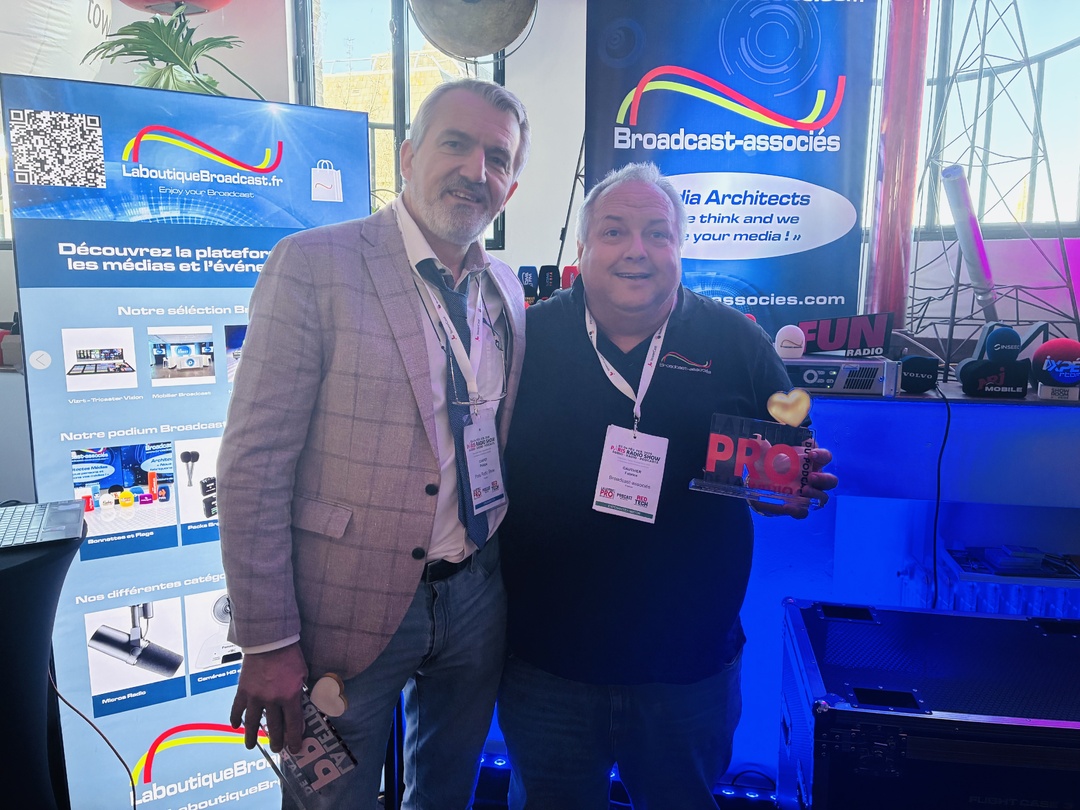 Philippe Chapot a remis le Prix de La Lettre Pro de la Radio afin de saluer la qualité des animations proposées sur le stand de Broadcast‑associés, notamment “Radio Broadcast”, lors de l’édition 2026.