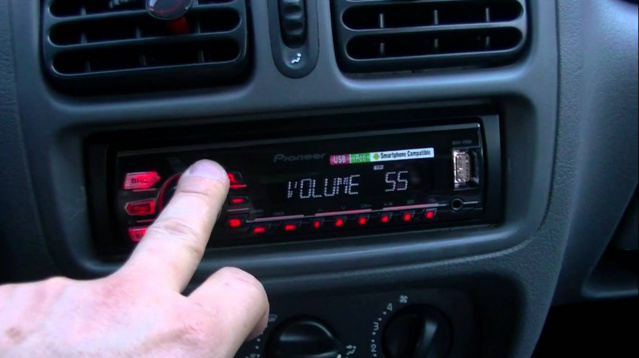 Ecouter la radio serait accidentogène au volant Ecouter la radio serait accidentogène au volant