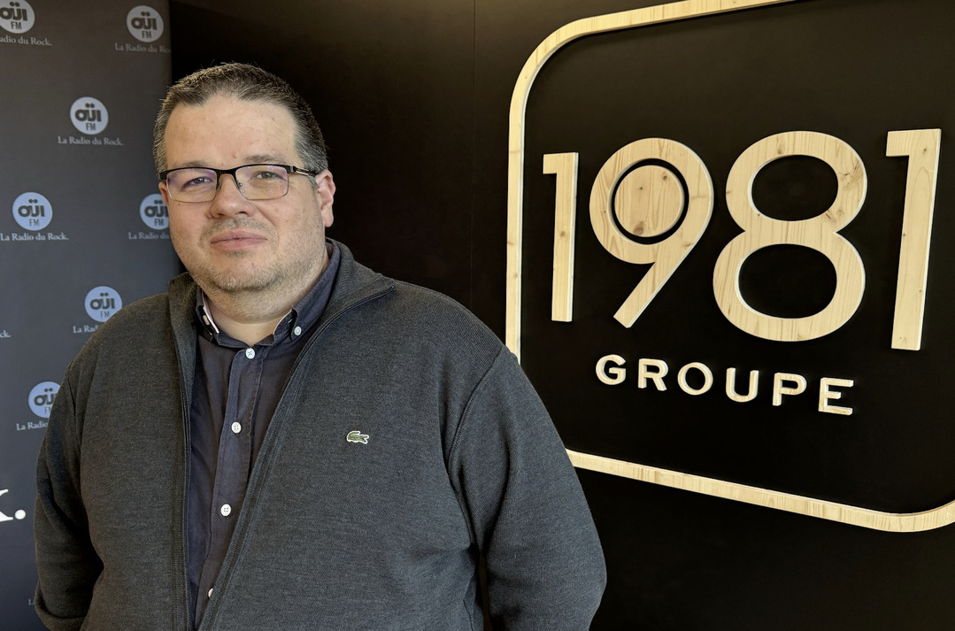 Grégory Souty, directeur artistique du Groupe 1981, défend une stratégie où l’identité musicale de chaque radio repose avant tout sur une promesse claire et centrée sur l’auditeur.