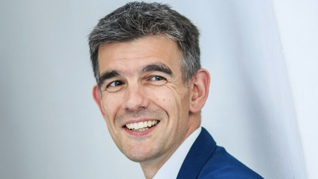 Matt Brittin prendra ses fonctions le 18 mai dans un contexte de transformation des usages audio et numériques. Ancien Président de Google pour la région Europe Moyen-Orient et Afrique, il est chargé de piloter la stratégie éditoriale et opérationnelle du groupe.