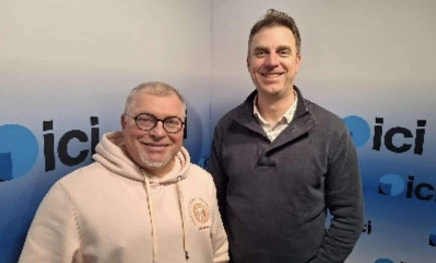 De 06h30 à 09h, ce sont 02h30 de programmes communs radio/télé que les téléspectateurs et les auditeurs pourront suivre du lundi au vendredi avec Frédéric Viallet et François Pelleray.