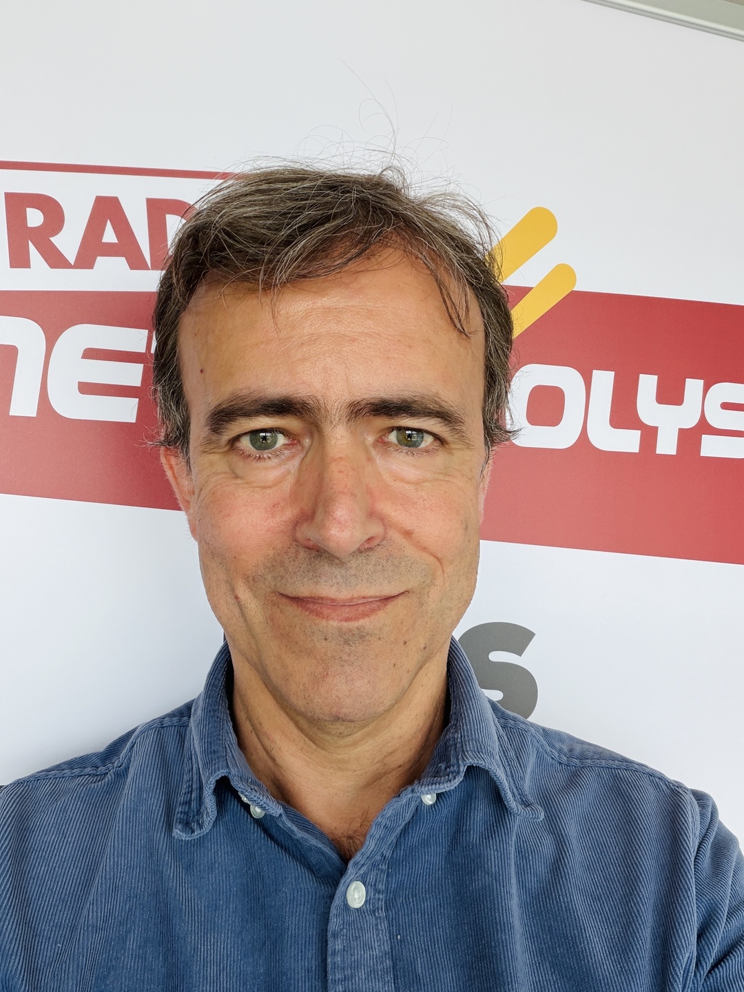 À la tête de Metropolys, William Lamy accompagne la transformation de la radio régionale. Entre streaming, DAB+ et replay, il prépare un repositionnement stratégique pour la rentrée 2026.