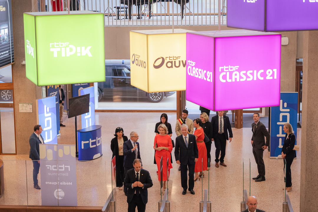 Le Roi Philippe et la Reine Mathilde ont inauguré, le 18 juin, Média Square, le nouveau siège de la RTBF à Bruxelles. Cette visite officielle marque l’ouverture de quatre journées de découverte du bâtiment de 38.000 m² dédié aux activités audiovisuelles et numériques du média public. @ Martin Godfroid / RTBF