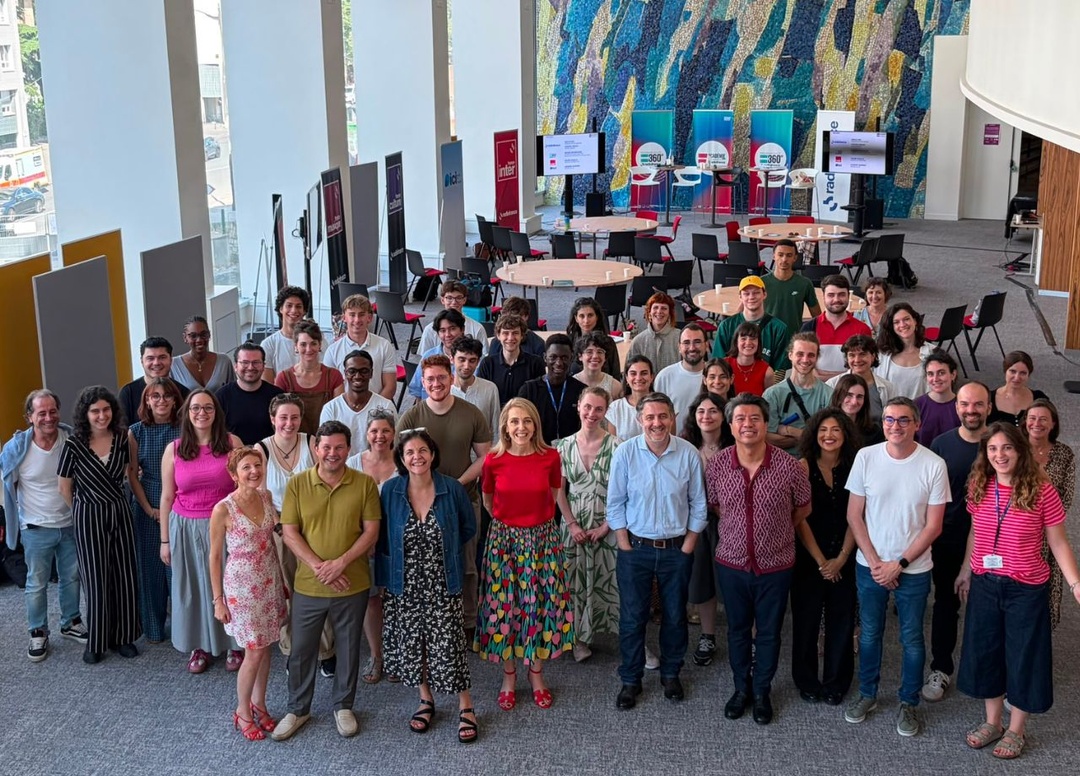 Les 37 participants de la 6ᵉ promotion de l'Académie des antennes de Radio France ont été accueillis à la Maison de la Radio et de la Musique avant de rejoindre les équipes des antennes nationales et de 13 stations du réseau ICI. © Radio France