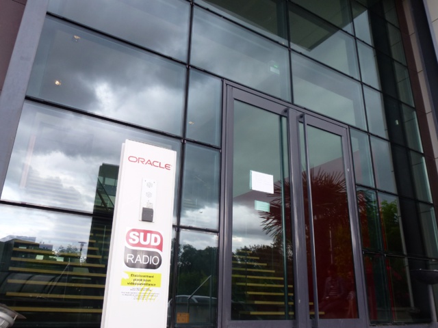 Les nuages s'amoncellent au siège de Sud Radio. © BV. Les nuages s'amoncellent au siège de Sud Radio. © BV.