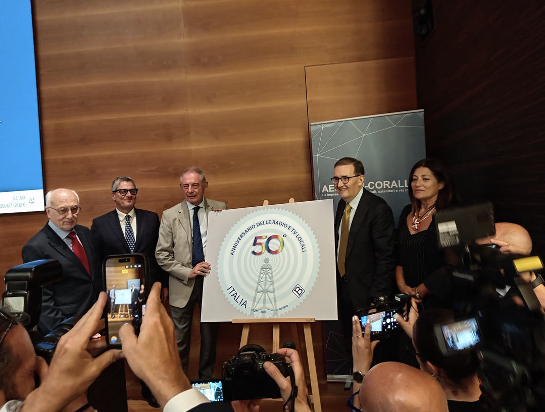 À l'occasion des 50 ans de la radio et de la télévision locales en Italie, un timbre commémoratif sera émis le 28 juillet 2026. Il symbolise un demi-siècle de pluralisme audiovisuel et constitue une reconnaissance institutionnelle du secteur.  Source : Aeranti-Corallo.