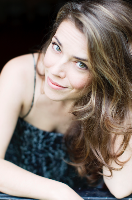 Emma Daumas sera en show case lors de la nocturne du Salon de la Radio © Eric Vernazobres - Abacaba