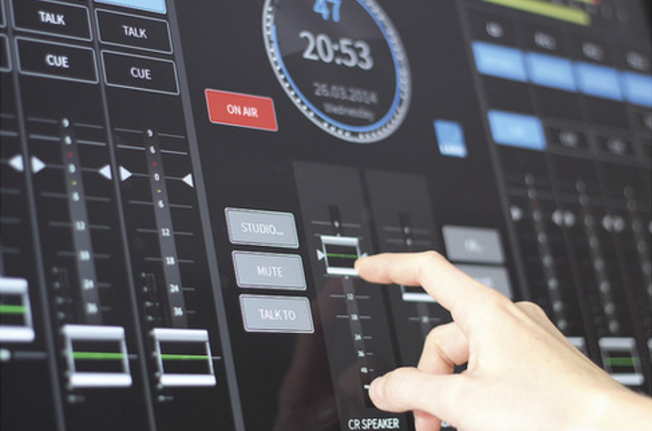 R3LAY : un mixage au doigt et à l'oeil