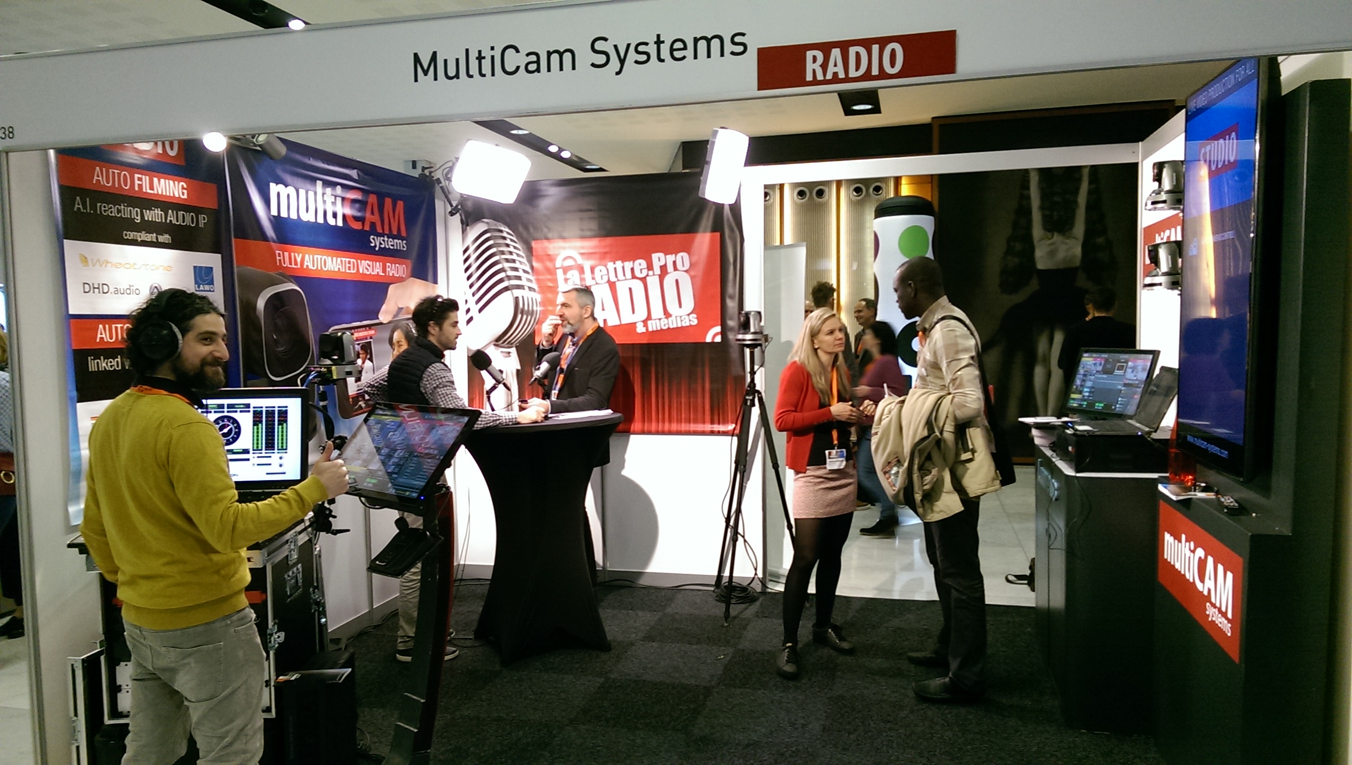 Si votre MultiCam Radio est connecté à un logiciel d’automation supporté (RCS, Dalet, Enco, David system, Clyde Broadcast,…), l’habillage graphique est également automatisé. Le système a toutes les fonctionnalités pour transmettre en direct (live streaming) et en podcast