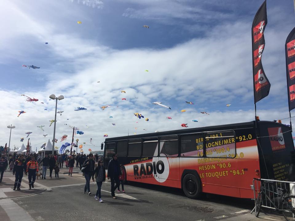 Fééries aériennes et plateau de stars avec Radio 6