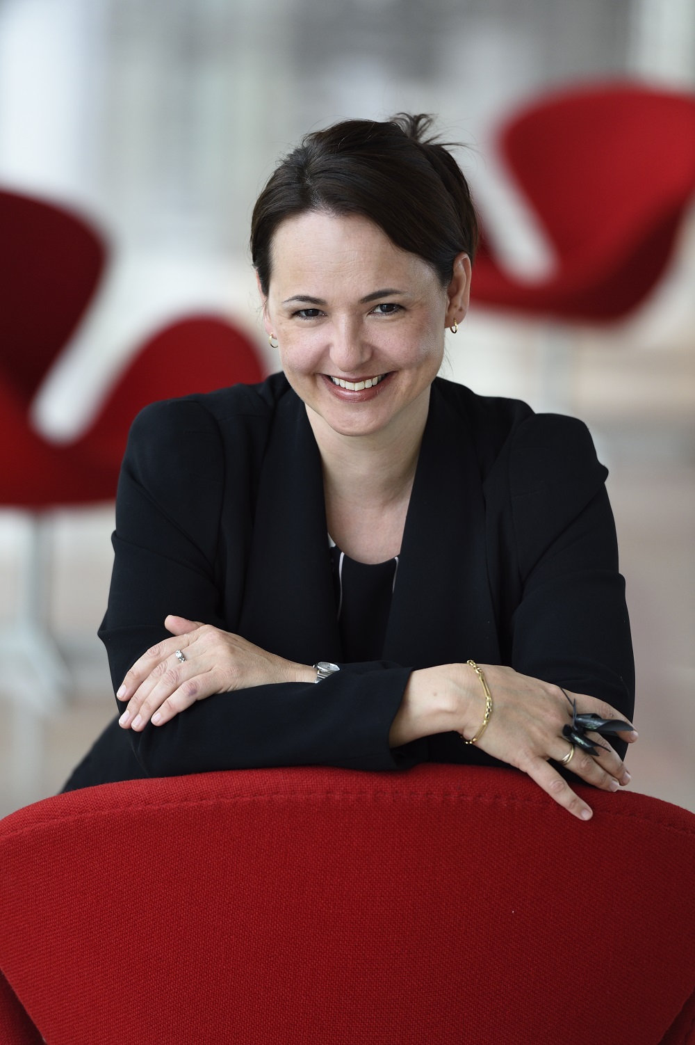 Anne Sérode a le sourire ! Crédit photo : Radio France Christophe Abramowitz