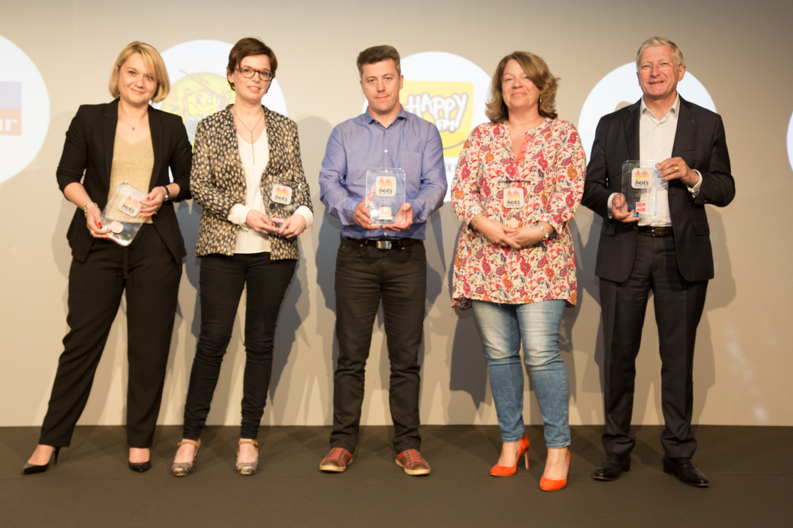 La remise des Trophées de la diffusion publicitaire avec (de gauche à droite) Nadia Delaire (Forum), Sandra Martin (Latina), Stéphane Chambrin (Voltage),  Christine Davis (Happy FM) et  Bertrand de Villiers (Alouette)