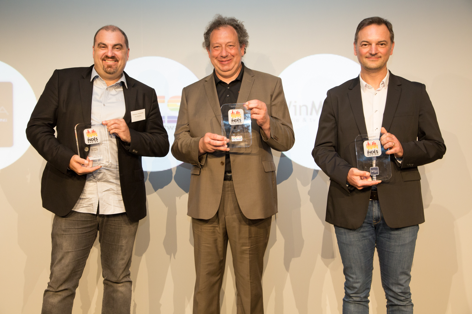 La remise des Trophées SDA avec (de gauche à droite) Stéphane Tésorière (WinMedia), Lionel Guiffant (RCS) et David Delcroix (Ixidia)