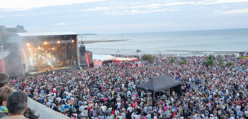 À quelques pas de la mer, la scène du Tendance Live à Granville (Manche) accueillera plusieurs artistes le samedi 24 juin © Tendance Ouest