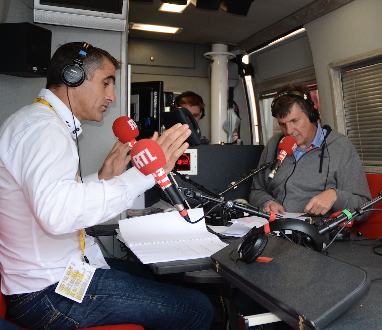 Laurent Jalabert retrouve une nouvelle fois l’équipe des sports de RTL pour couvrir toutes les étapes de la grande boucle depuis le Car Studio de RTL