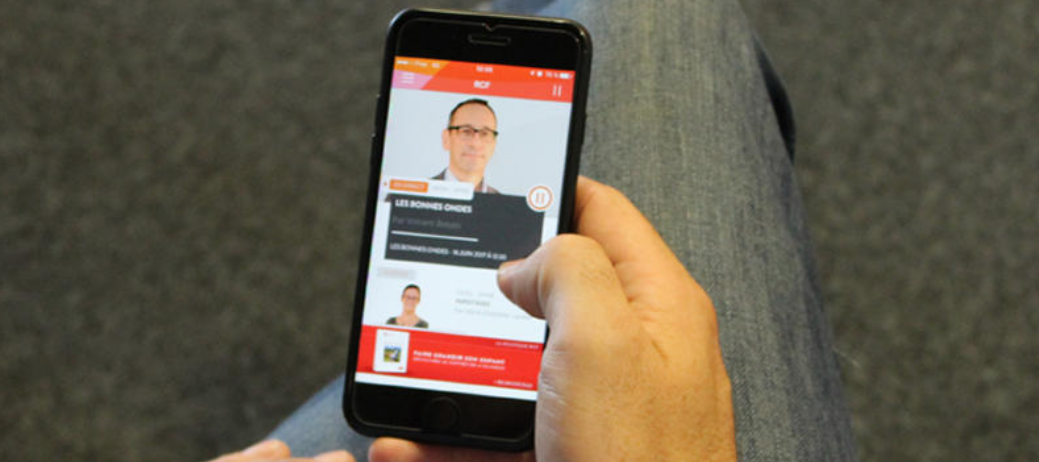 Disponible gratuitement sur l’AppStore et sur Google Play Store, la nouvelle application mobile RCF offre de nombreuses fonctionnalités © RCF / Céline Leignel