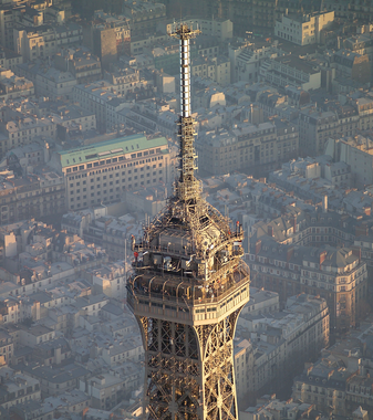 Travaux de maintenance à la Tour Eiffel