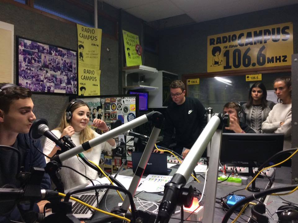 Les étudiants de l'Académie ESJ © La matinale de Radio Campus Lille