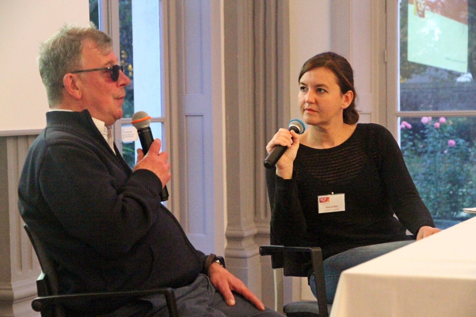 Bernard Defebvre, secrétaire général du CTA de Lille (à gauche) intervient régulièrement auprès des radios locales.