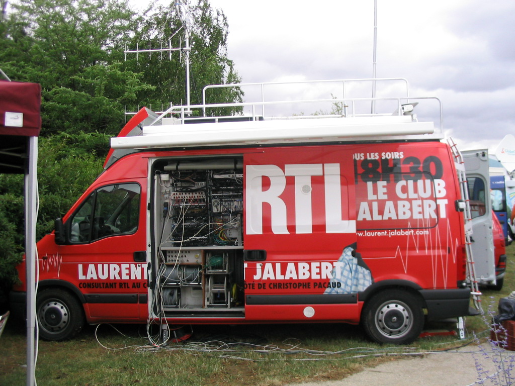Le studio mobile de RTL réalisé par Toutenkamion.