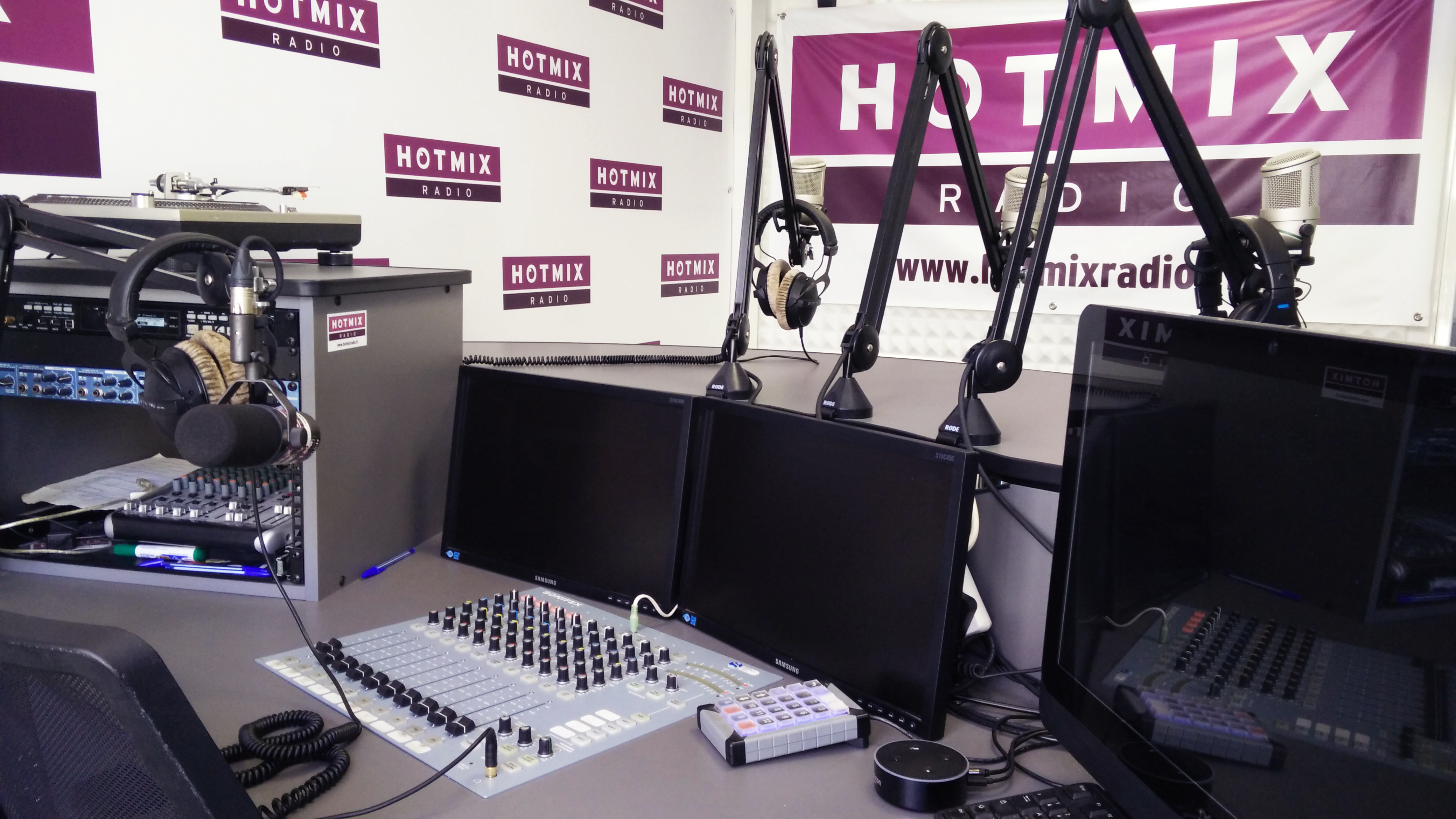Hotmixradio est l'une des rares webradios à disposer de vrais studios.