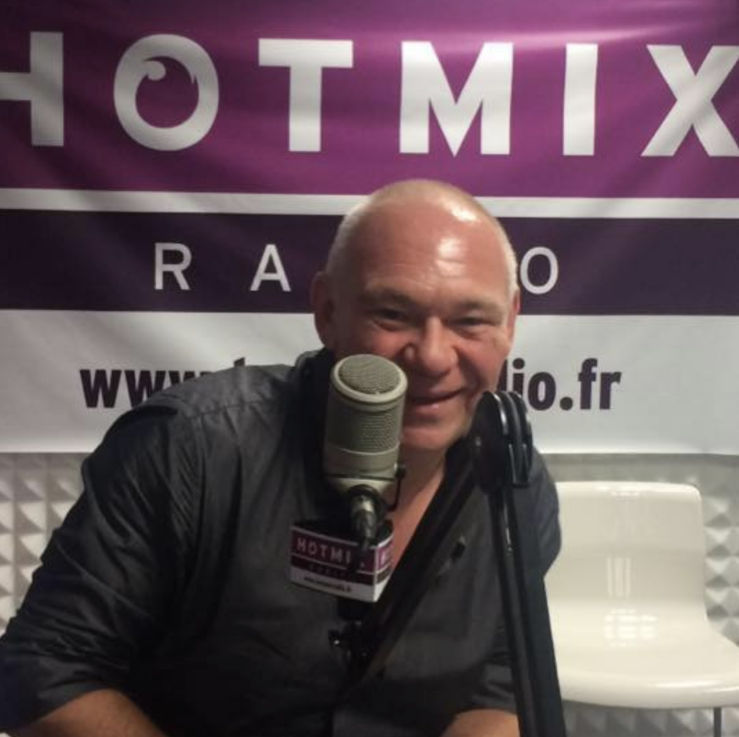 Olivier Riou, venu d'Europe 2, a fondé Hotmixradio en 2006