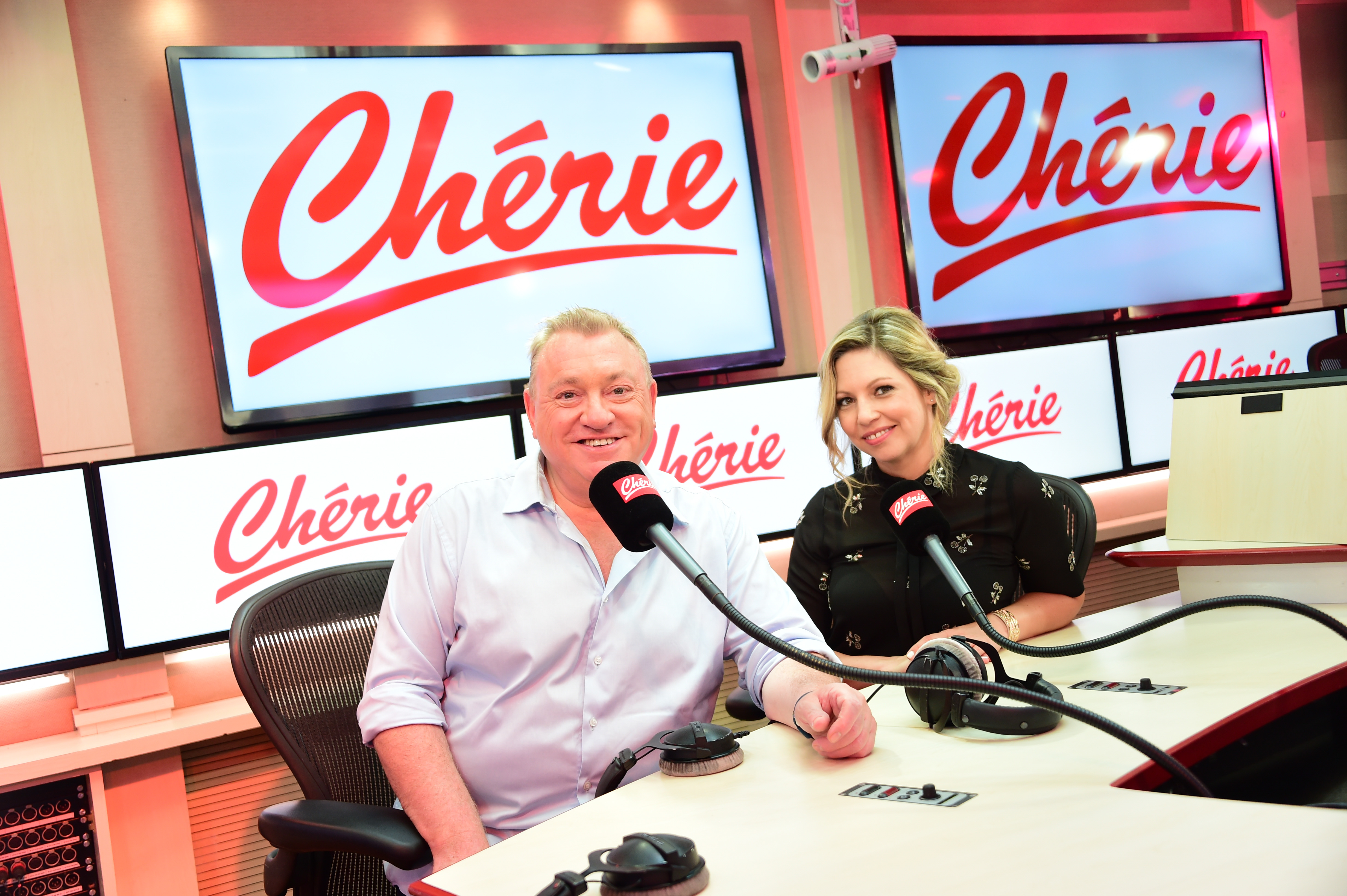 Christophe Nicolas et Carole Coatsaliou assurent la matinale de Chérie depuis septembre. @Anthony Ghnassia