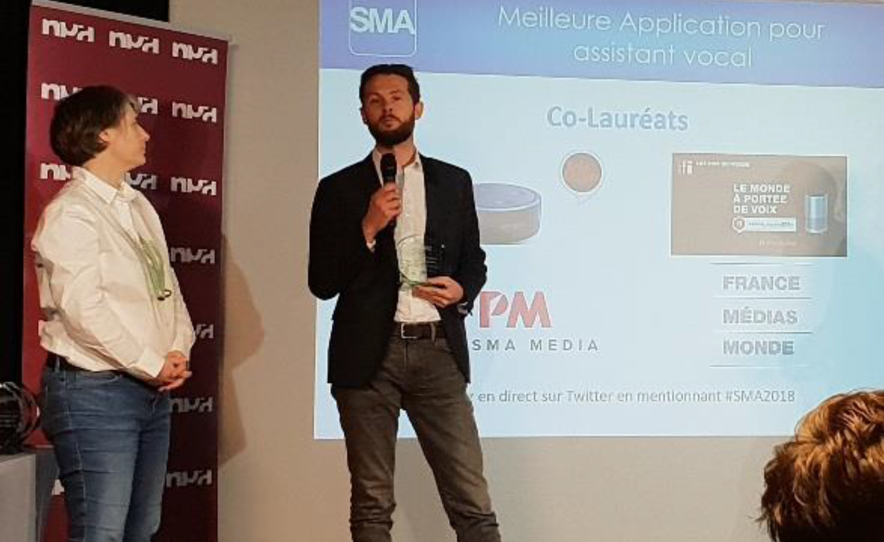 Vincent Fleury, directeur des environnements numériques de France Médias Monde, reçoit le Trophée SMA
