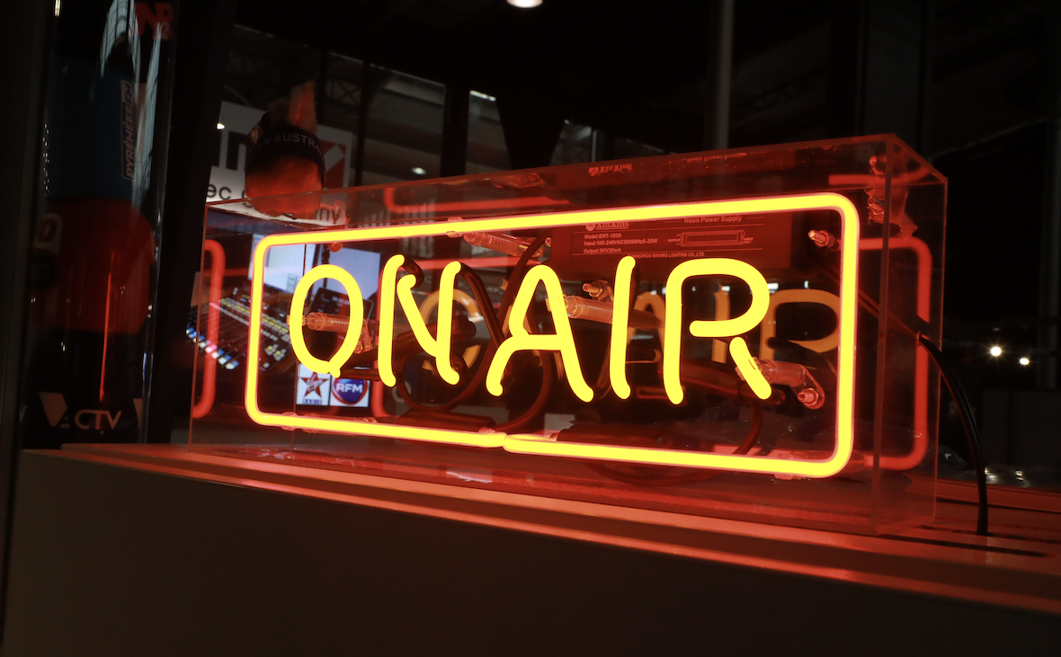 Aller chercher l’auditeur qui a, parfois, délaissé la radio pour aller sur les GAFA... © Linda Viksna / La Lettre Pro de la Radio