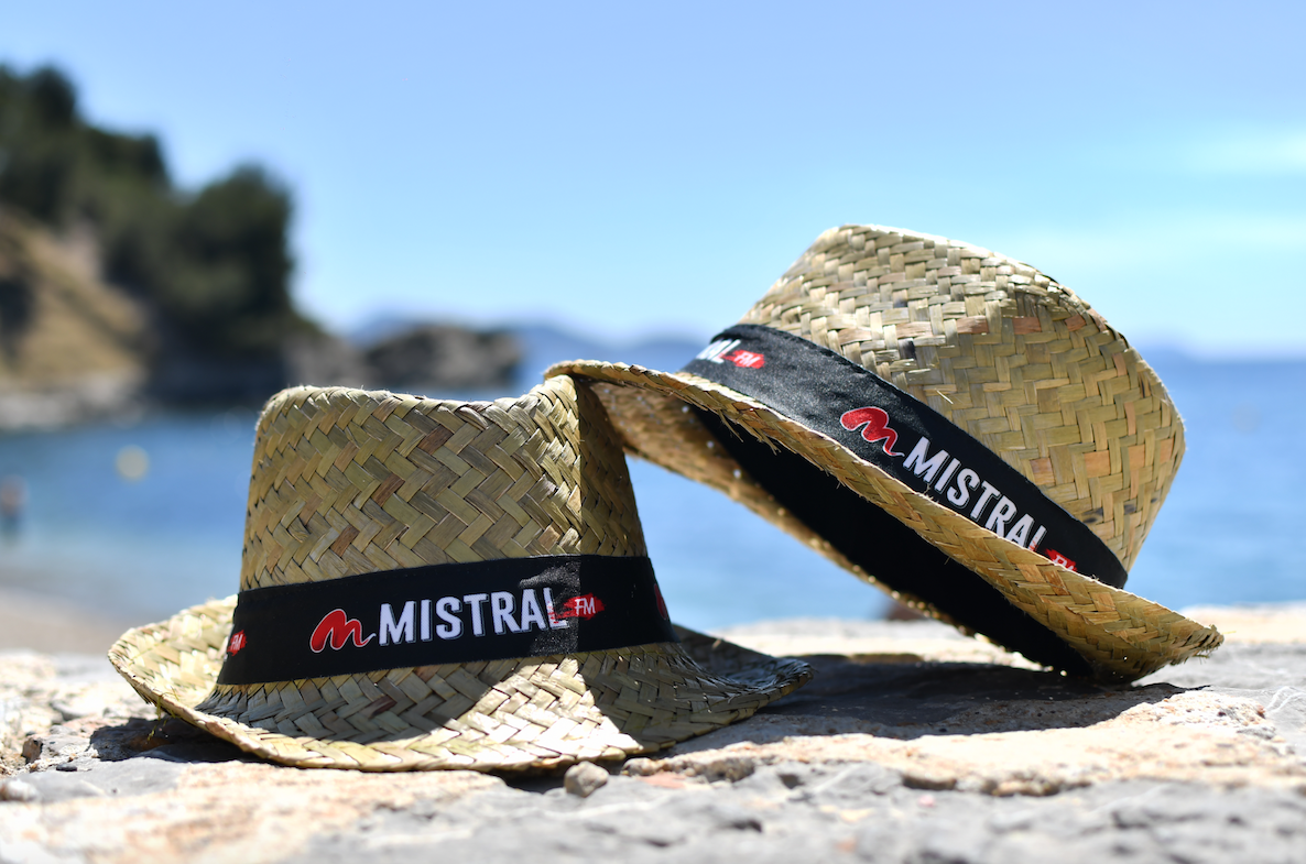 L'été, les radios chouchoutent les vacanciers. © Mistral FM