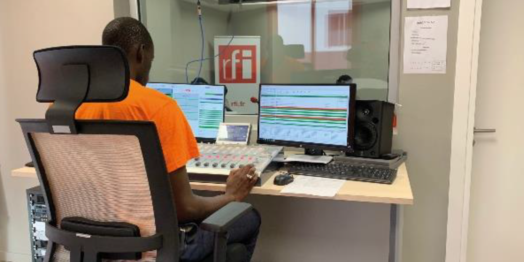 La nouvelle implantation dakaroise de RFI présente une opportunité nouvelle pour le groupe FMM en termes d’infrastructures, d’équipements et de compétences sur place afin de permettre d’amplifier les actions de formation et partenariat au Sénégal