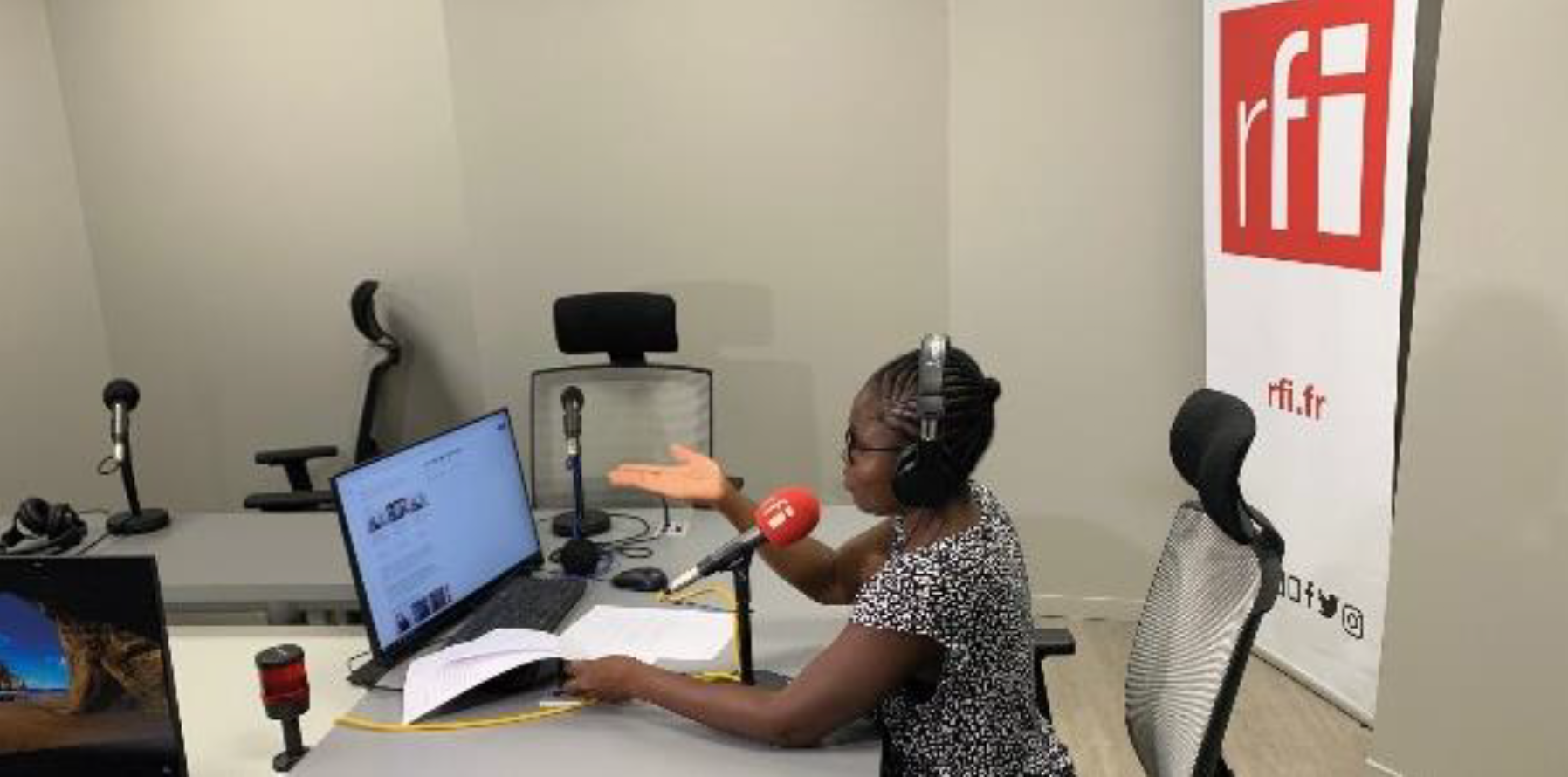 Les programmes en mandingue sont diffusés en décrochage de l’antenne en français sur certaines FM de RFI au Burkina Faso, en Côte d’Ivoire, en Guinée, en Gambie, au Liberia, au Mali, au Sénégal et en Sierra Léone