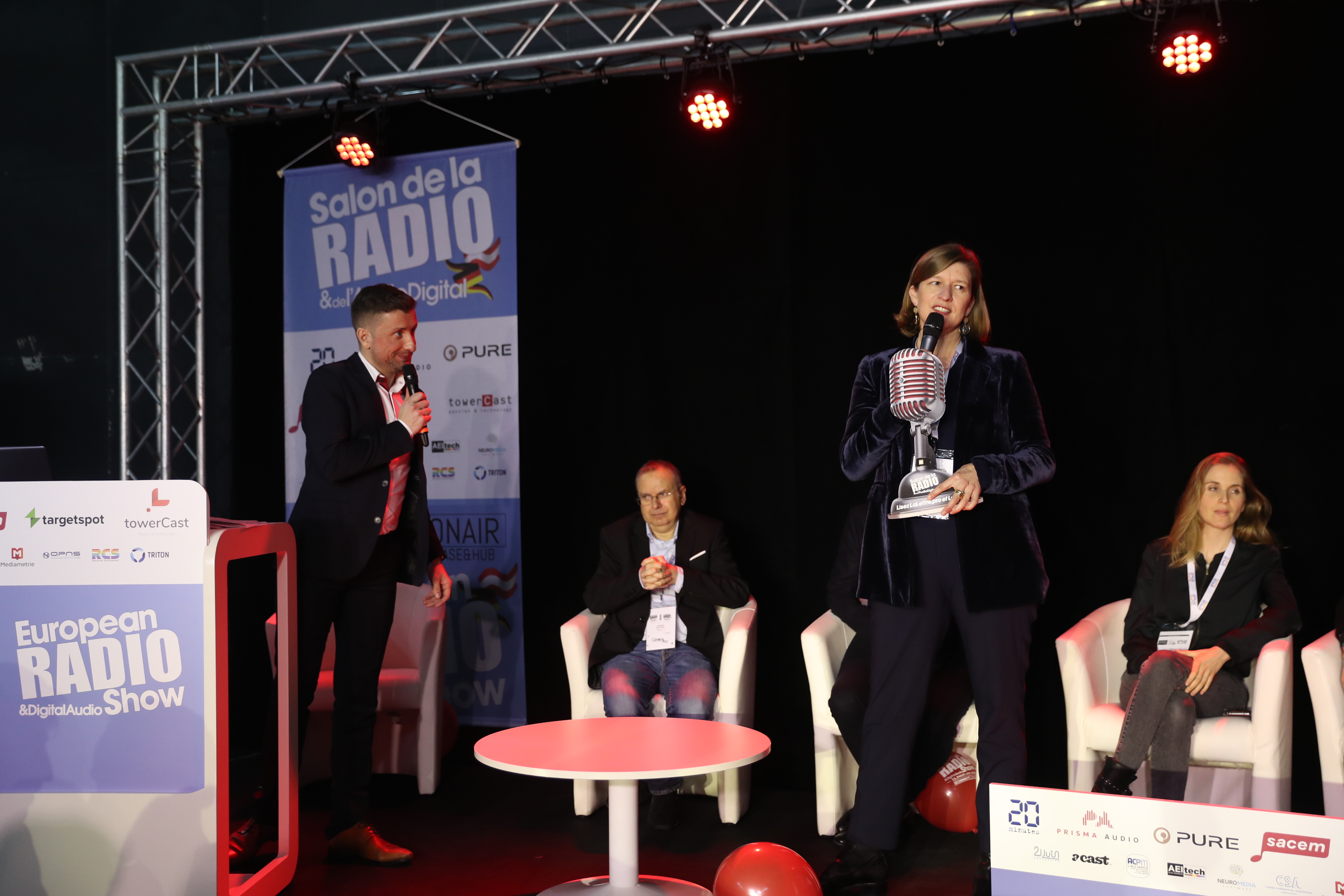 RFI (France) récompensée par un Grand Prix Radio remis à Cécile Mégie