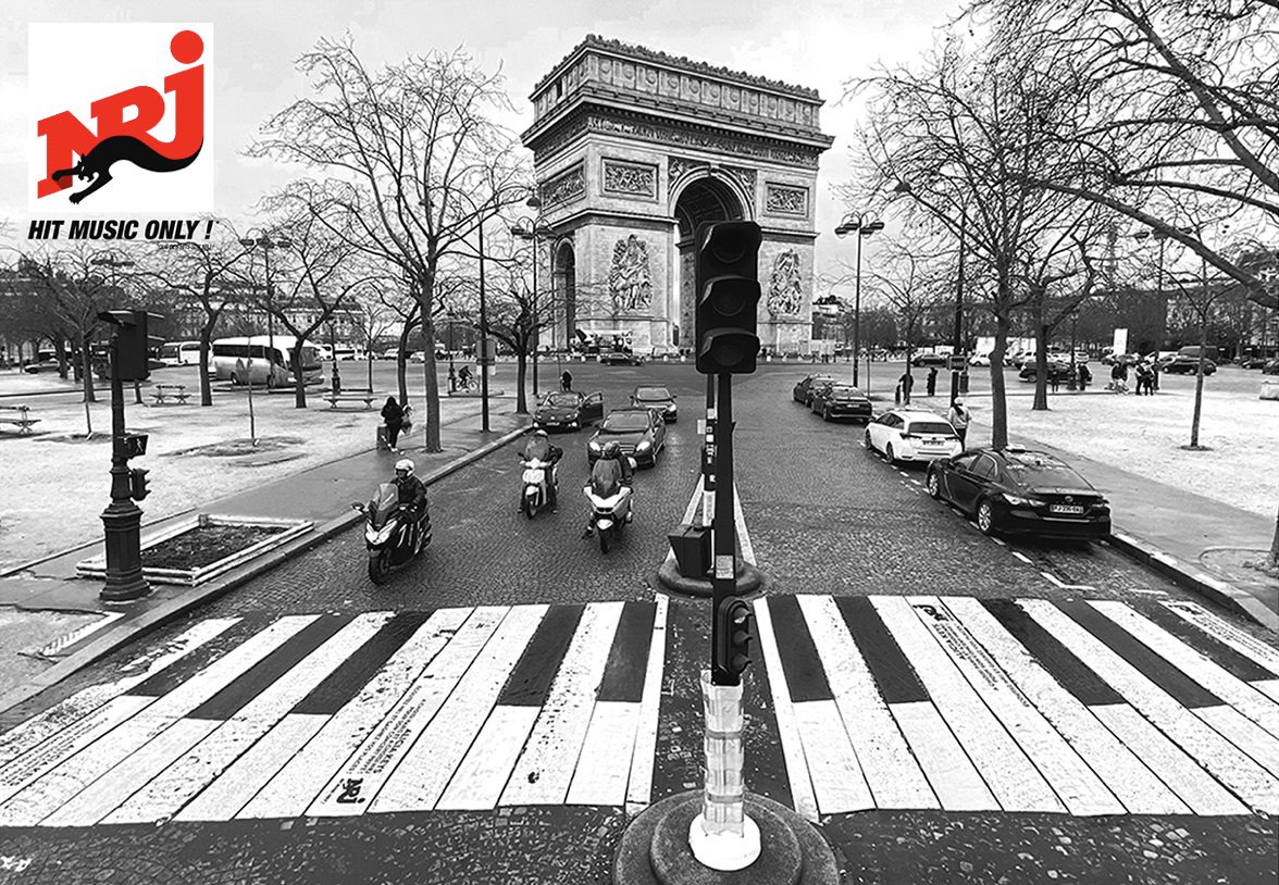 Le piano d’Alicia Keys s’est affiché sur les passages piétons et dans les rues de Paris