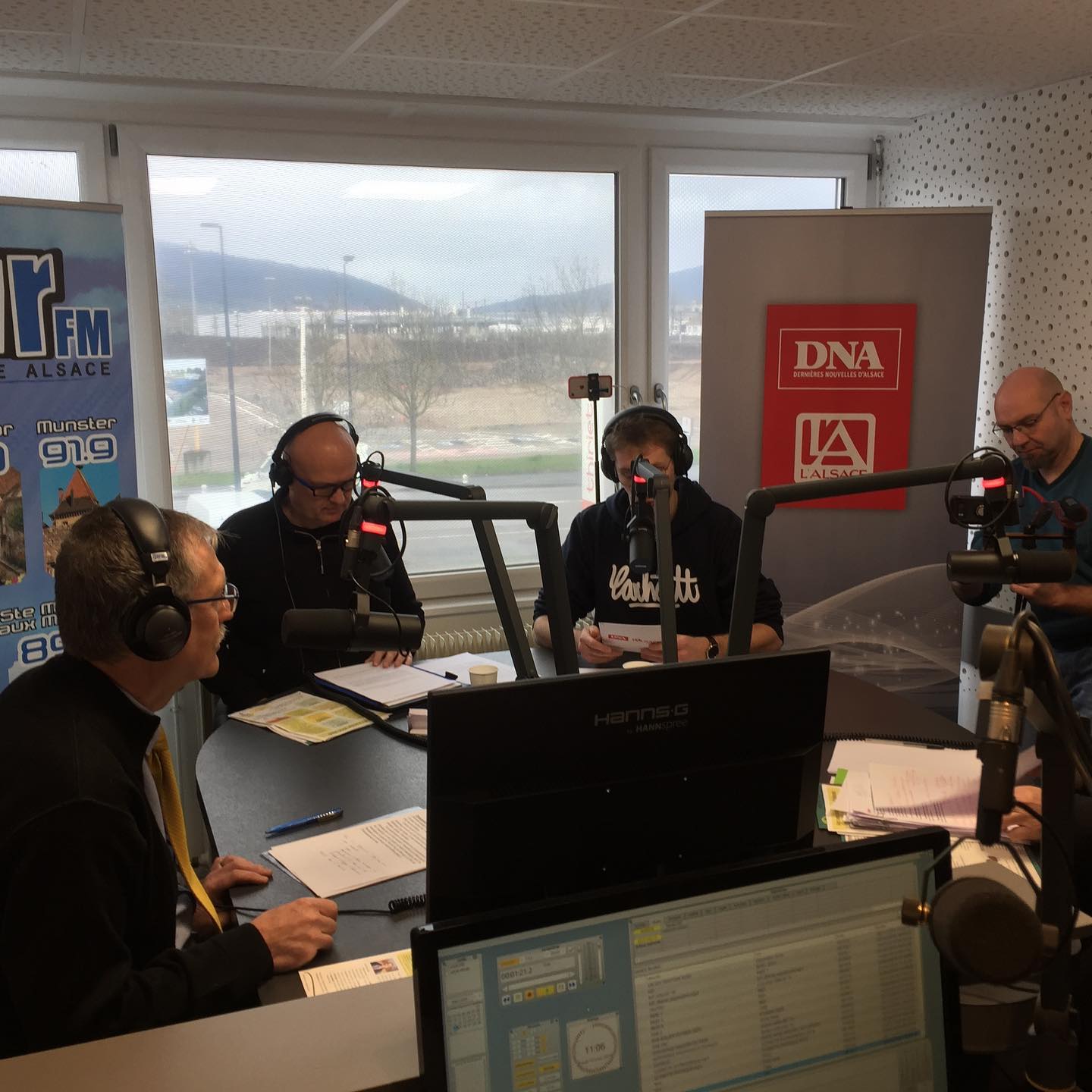 Les candidats à la mairie de Châtenois débattent dans le studio d'AZUR FM © D.R.