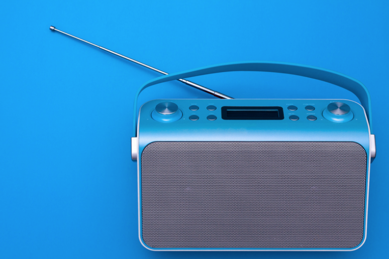 Ils vous disent qu'aujourd’hui, tout le monde peut créer sa radio en ligne ! Euh, ben non en fait …