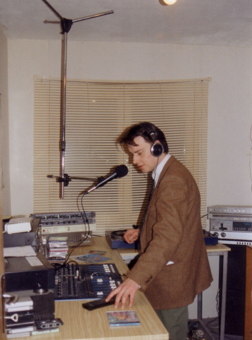 Le premier studio d'Azur en 1995, avec le matinalier Bertrand qui a réveillé Sélestat pendant une dizaine d’années...