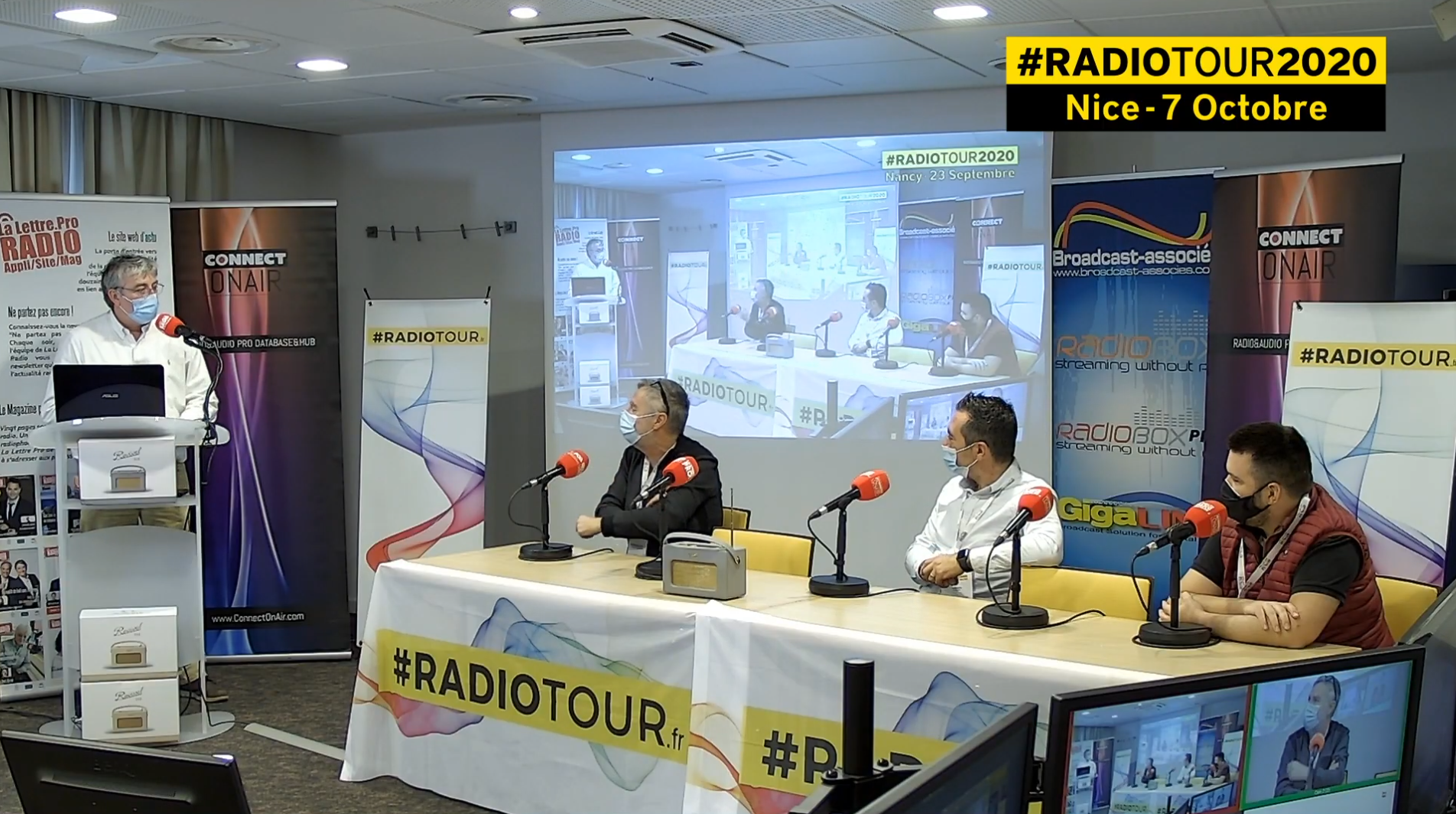De gauche à droite : Olivier Cordier (Kiss FM), François Galatioto (Radio Emotion) et Benjamin Ducongé (Radio Monaco) réunis à Nice lors de la 3e étape du RadioTour