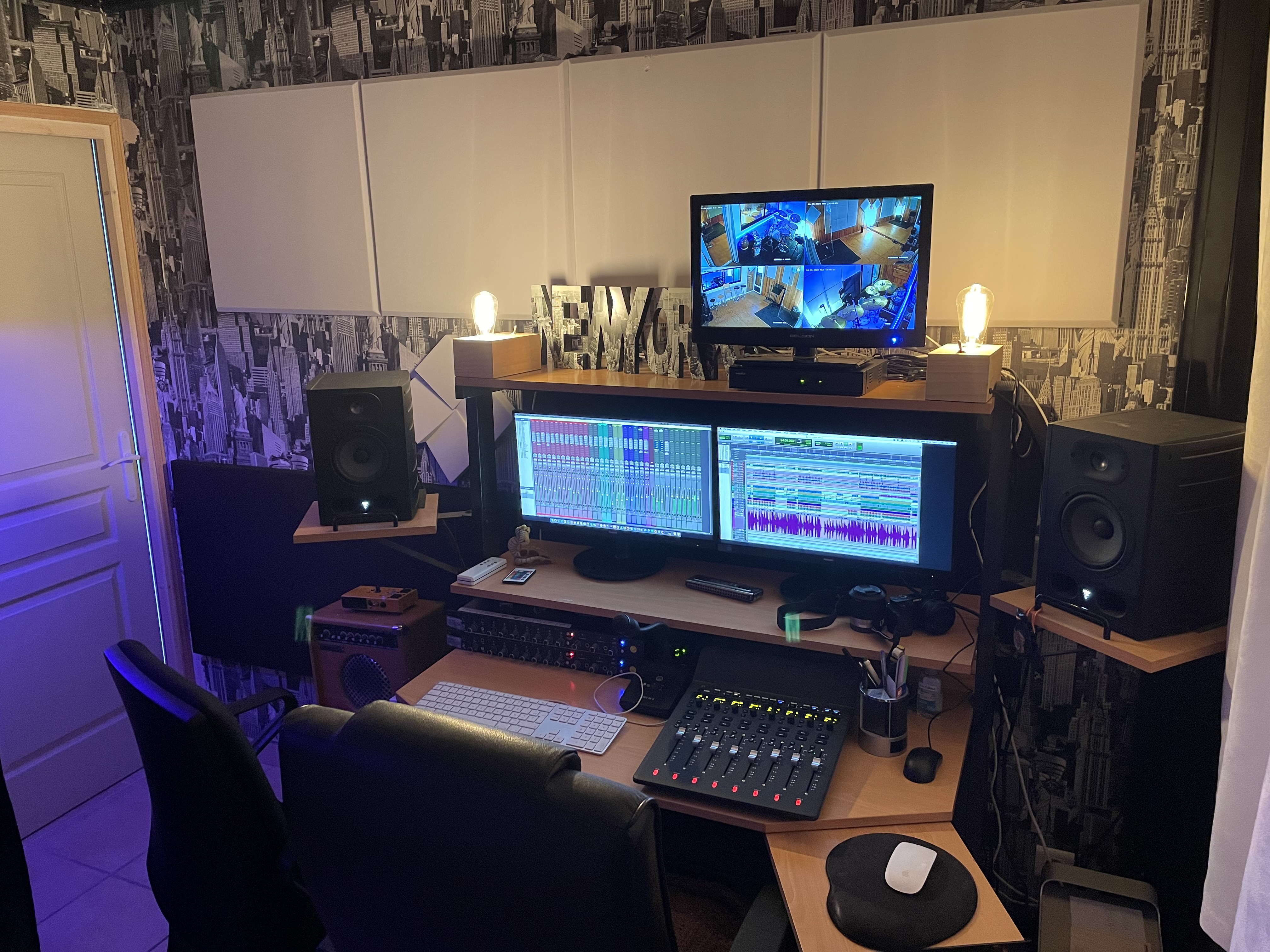 Le studio de Hello Radio, situé à Marseille. © Thibault Léonard.