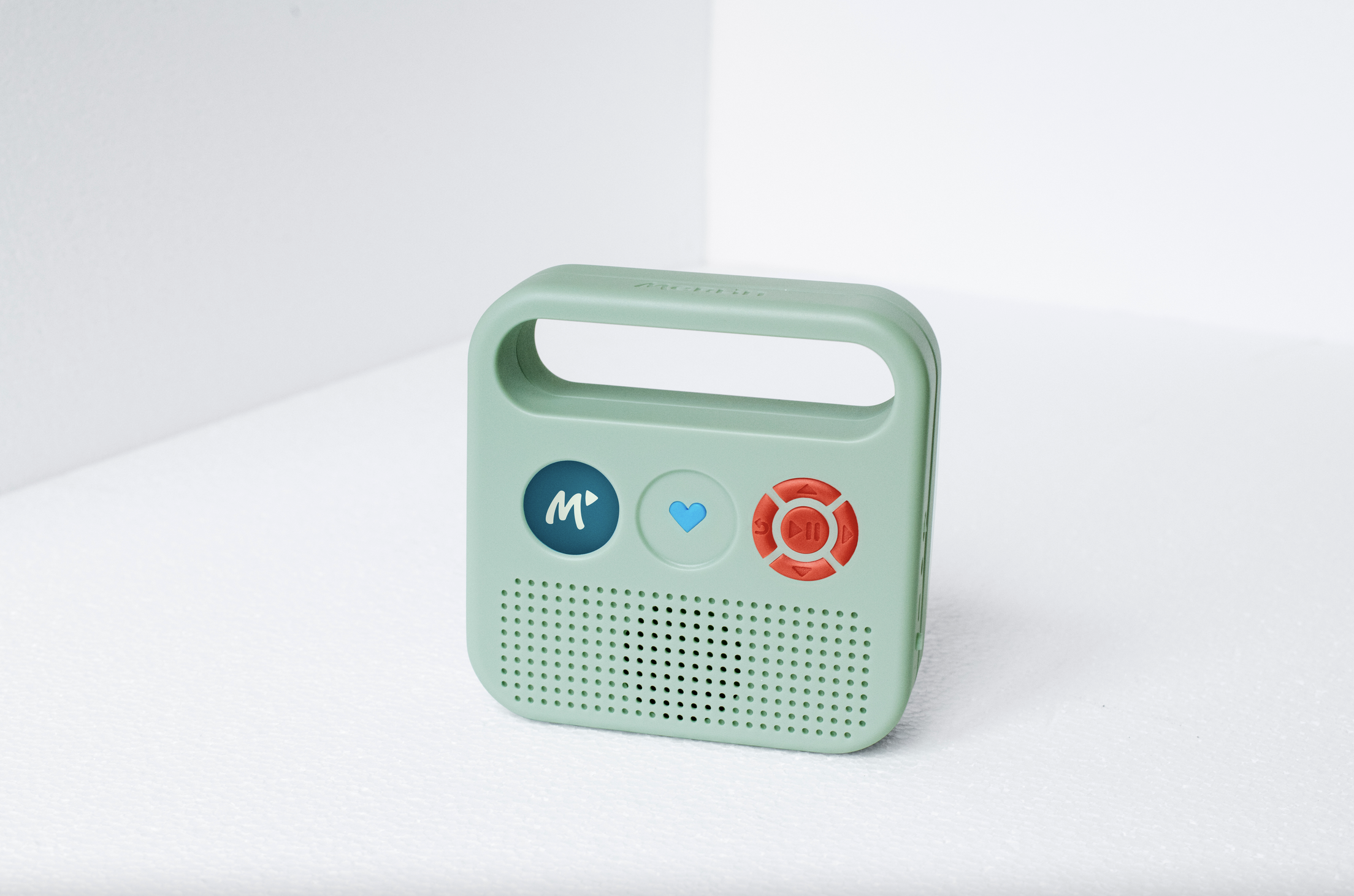 Merlin, dans son coloris universel vert amande. Nature et Découvertes proposera son propre coloris dans ses magasins. © La Chouette Radio.