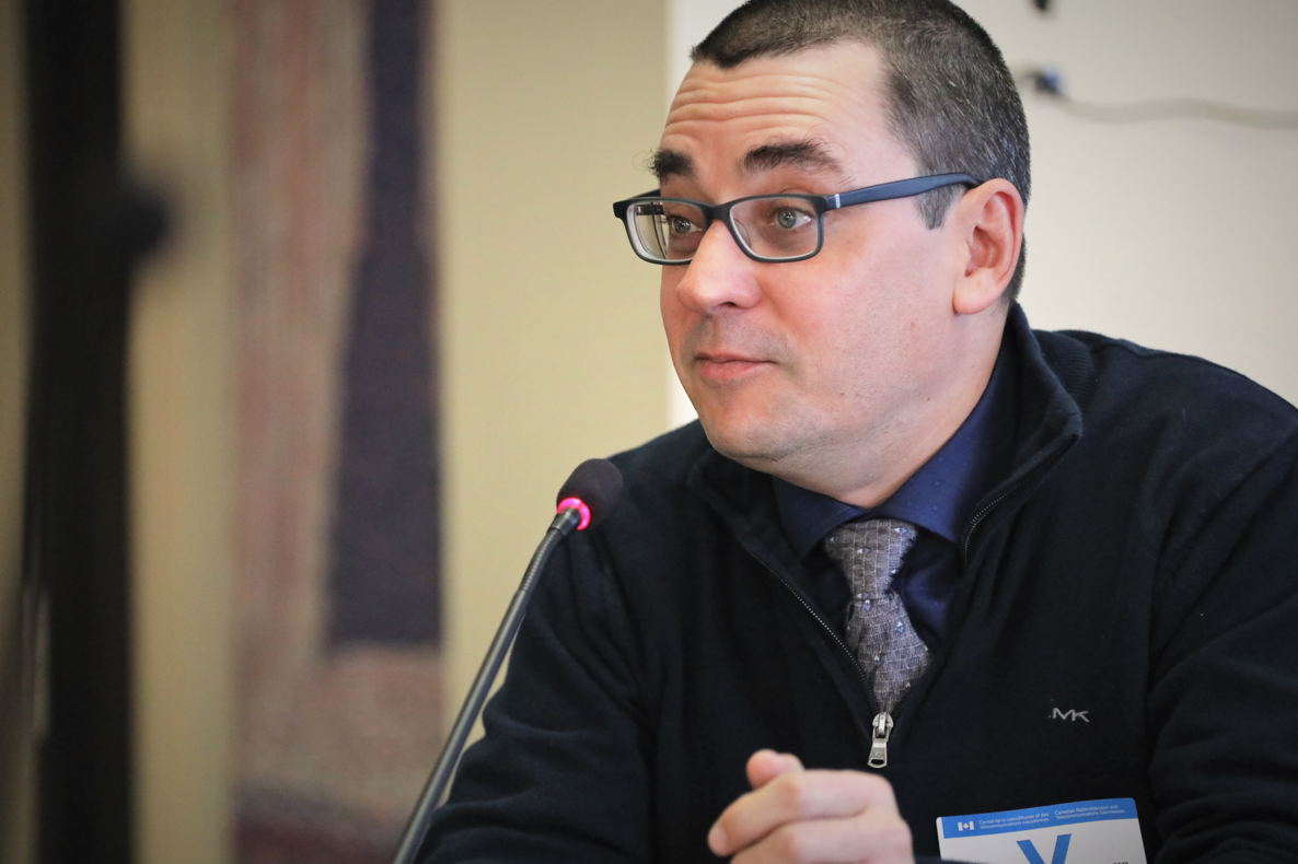 Simon Forgues, directeur des communications à l'Alliance des radios communautaires du Canada. © ARCC