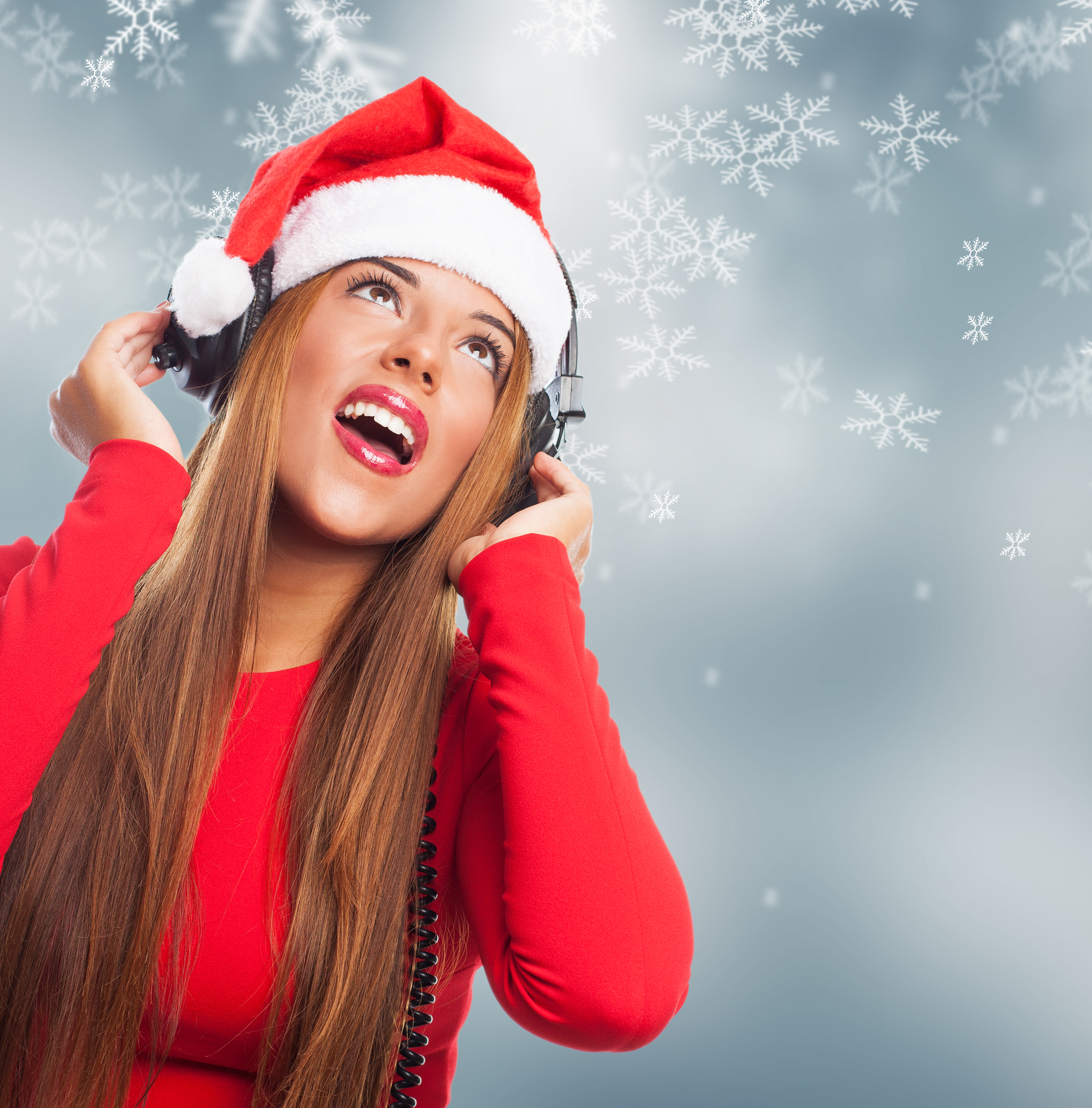 Marque de fabrique de la station, EST FM diffusera 36 heures de musique de Noël, du vendredi 24 décembre midi, jusqu’au lendemain minuit. © Asier Relampagoestudio/Freepik.