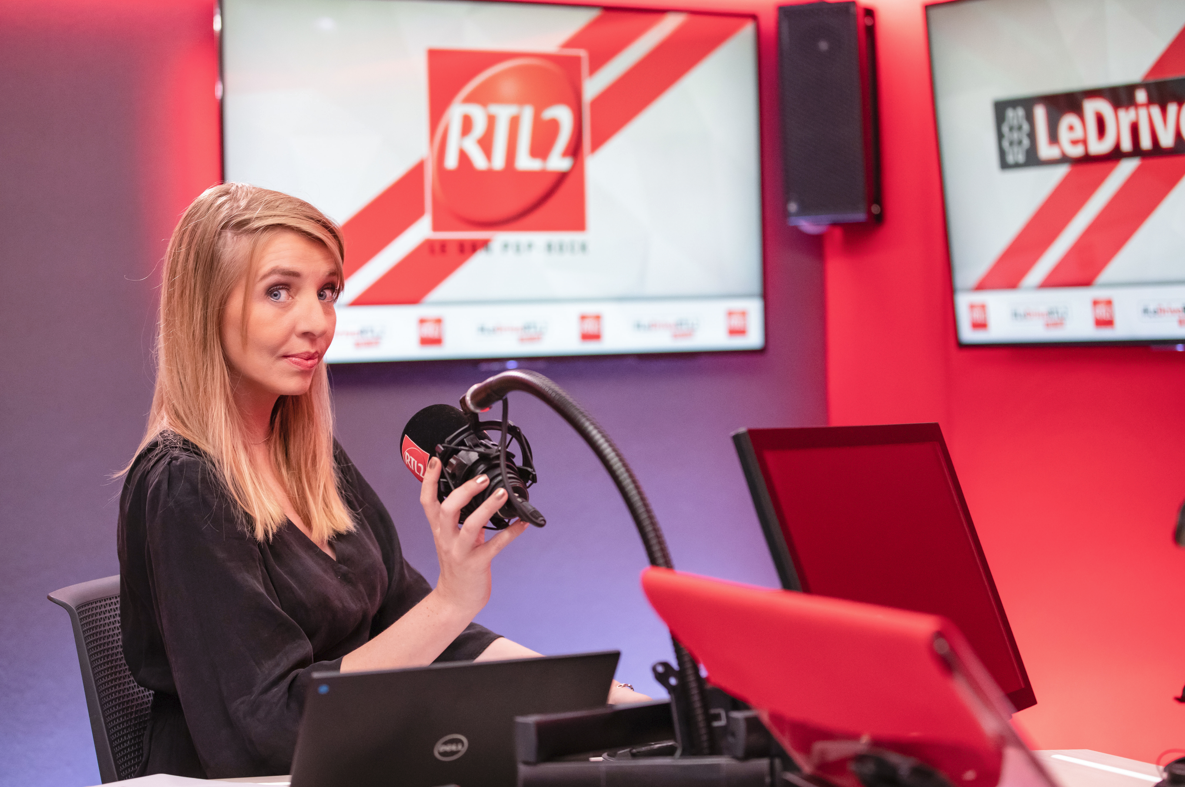 Caroline Chimot, coanimatrice du Drive RTL2 chaque jour de 16h à 19h. © Gabrielle Ferrandi / Agence 1827 / RTL2.